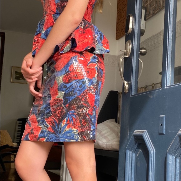 skirt suit - Picture 2 of 8